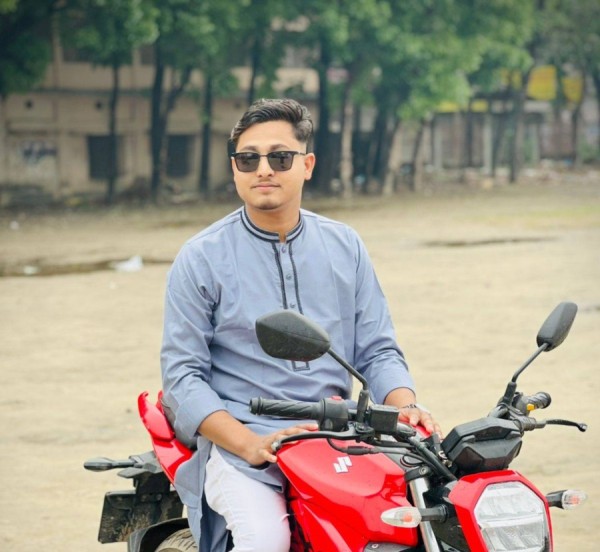 Nahid R Rahmqn, 25