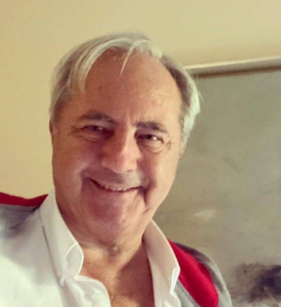 Leifjohnson, 66, Kissing