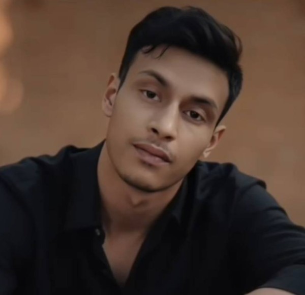 Akash, 26, Milanoa