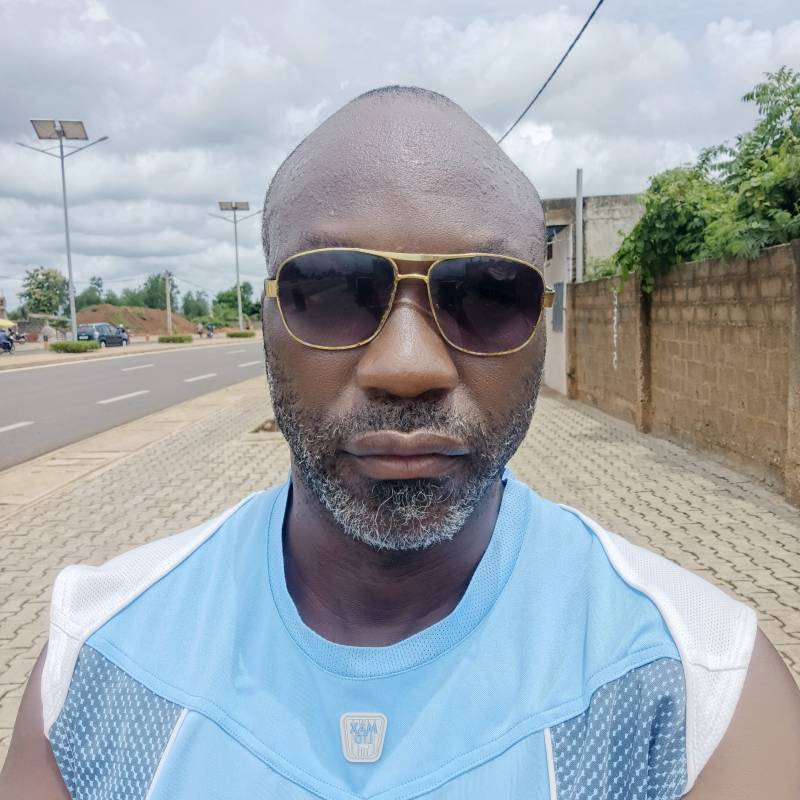 Madess, 49, Chirak
