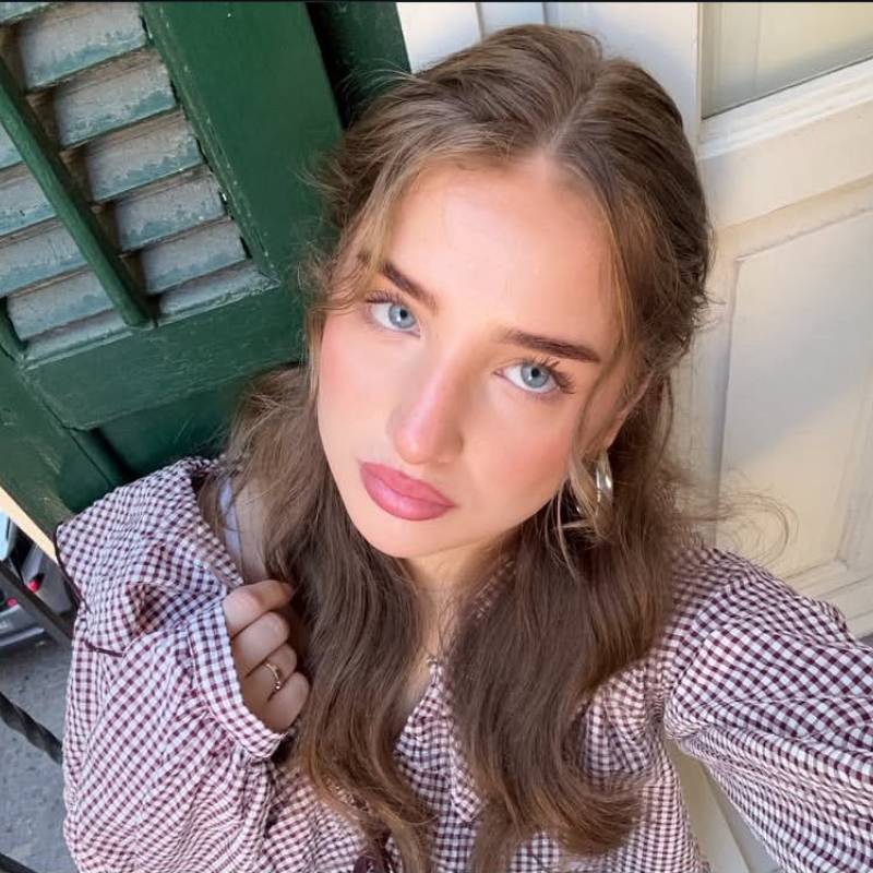 Lily, 31, Spain