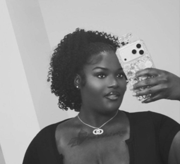 Victoria, 27, Ianca