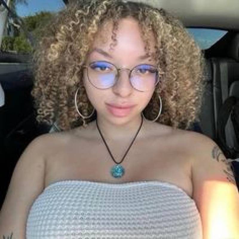 Aimee Quinn, 36, Handlov