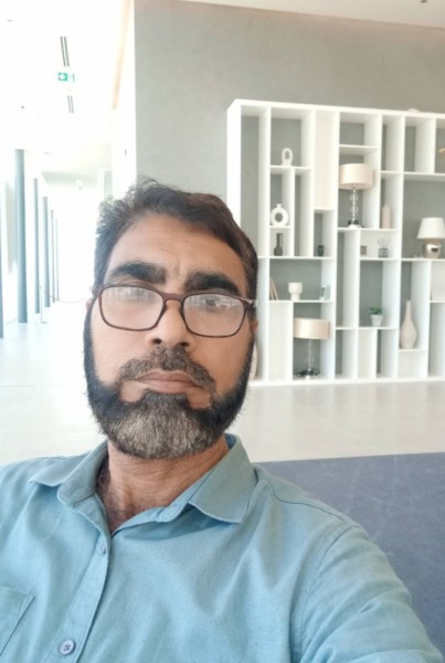 Mirza, 57, Kommru