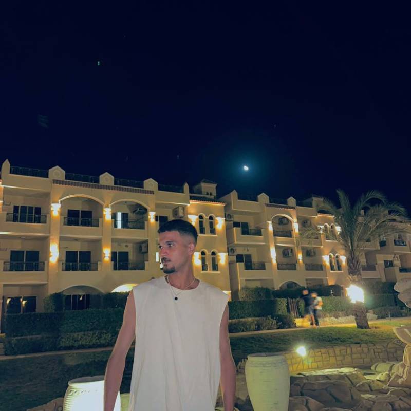 Eslam, 27