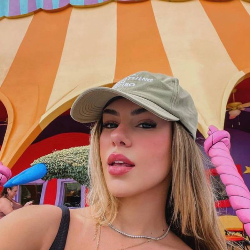 Angelica, 18, Egg