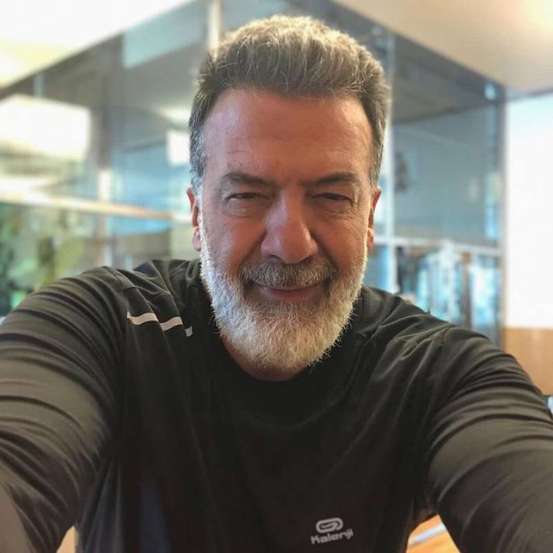 James, 45, Nitte