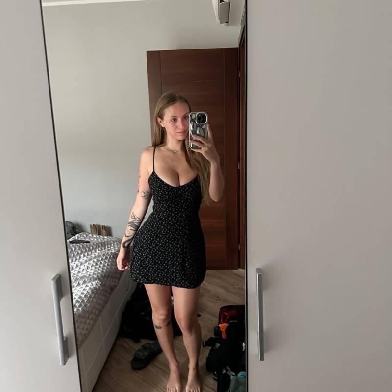 Becky, 18, United Kingdom