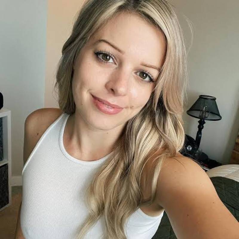 Nara, 31, Cabaret