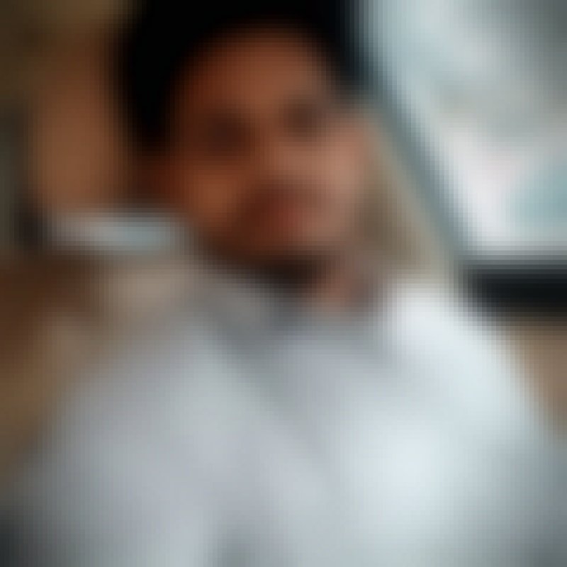 Khan, 27, Memurominami