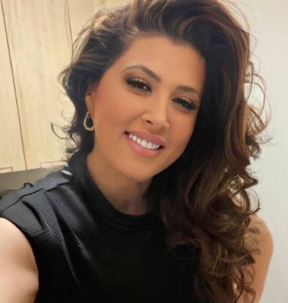Inara, 45, Roddam