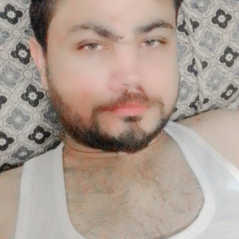 Shah, 33, Okondja