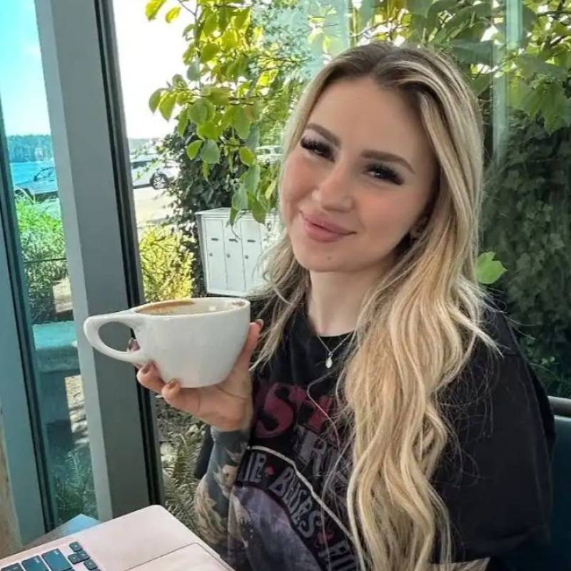 Alison Kate, 38, Switzerland