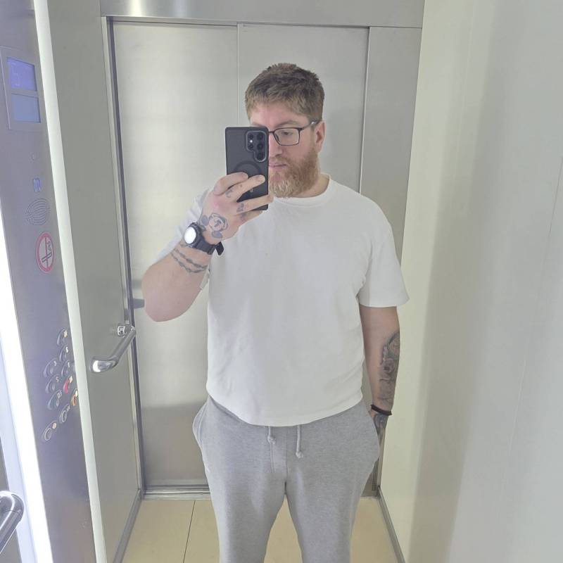 Lazaros, 35, Plombires