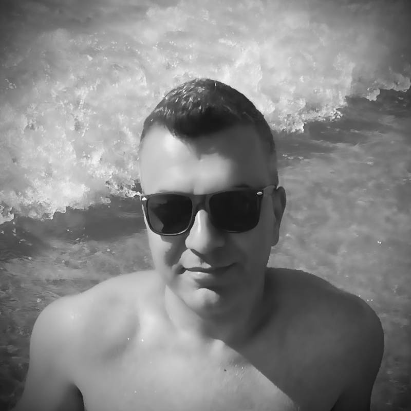 Roro, 41, Australia