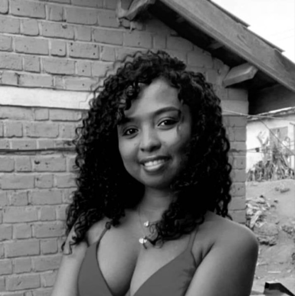 Essia, 32, T rkiye