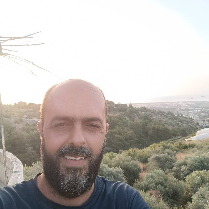 Basil, 46, Manglaur