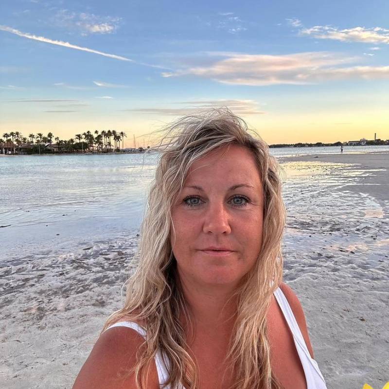 Elizabeth67, 41, Cotu