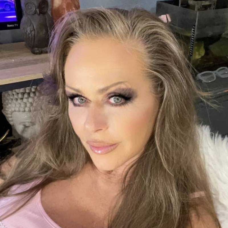Serena, 43, Michigan