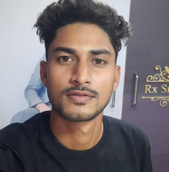 Ayon, 23, Mascalucia