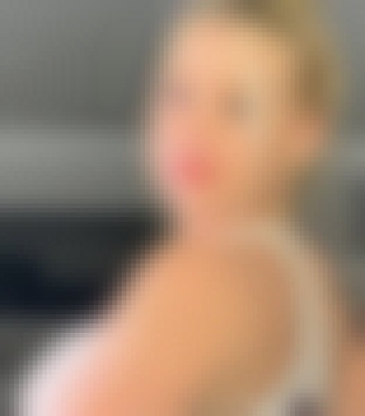 Ást, 25, India