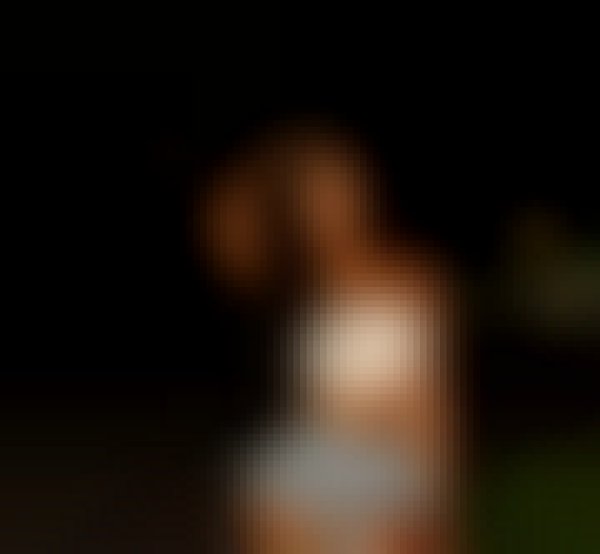 Tsella, 28, Dastgerd