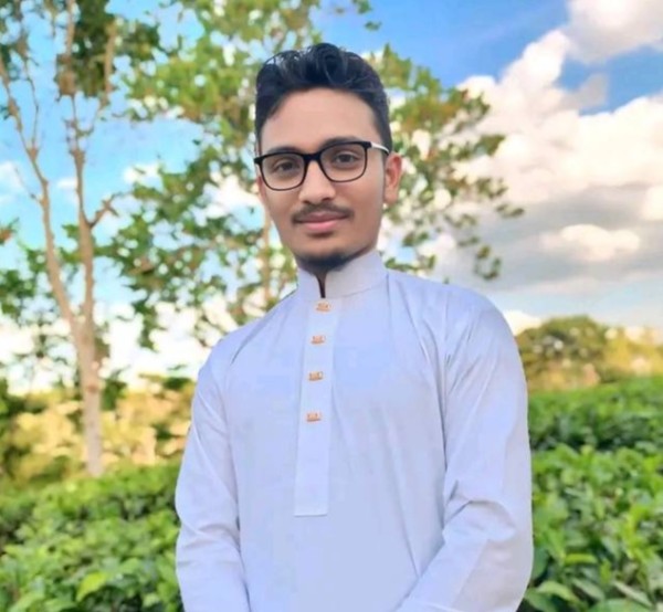 Esrafil Ahmed Ismail, 19, Xapuri