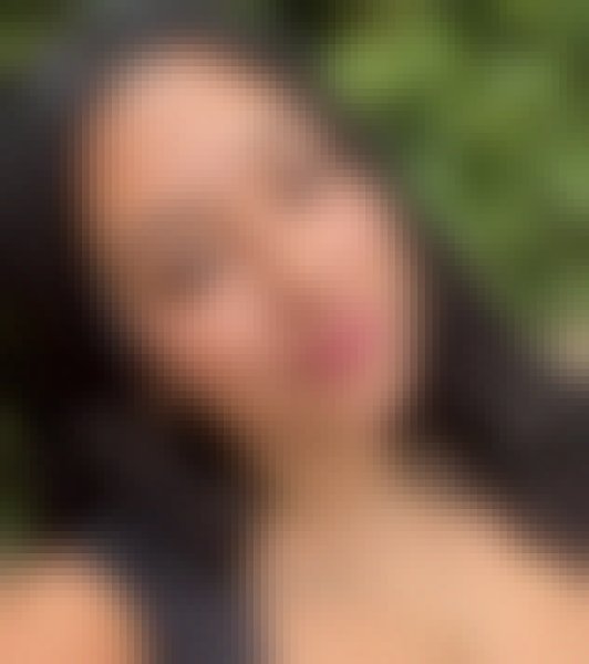 Bella, 39, Canada