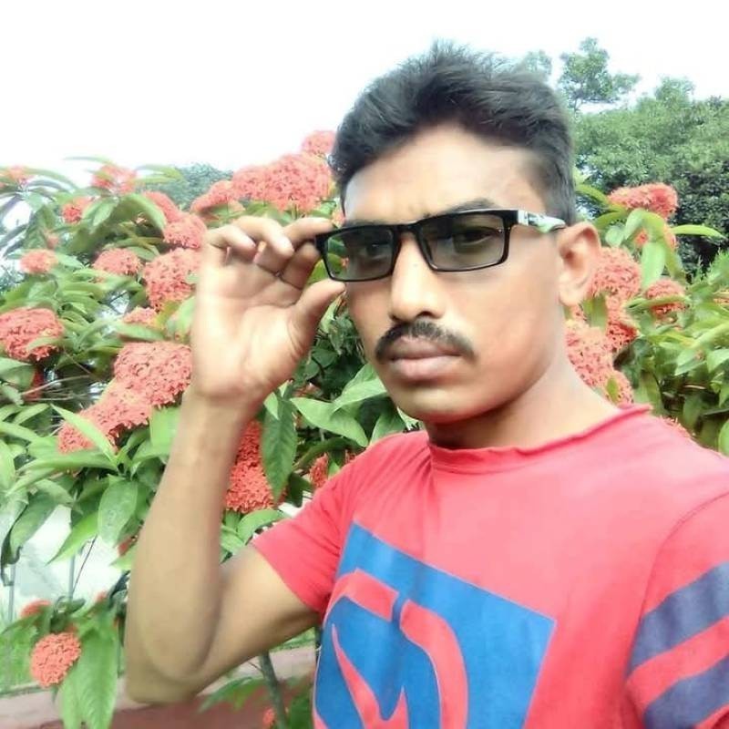 Sk, 33, Italy