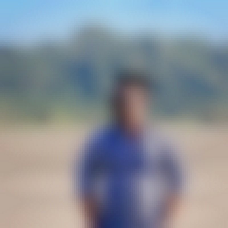 EmOn, 27, Kenya