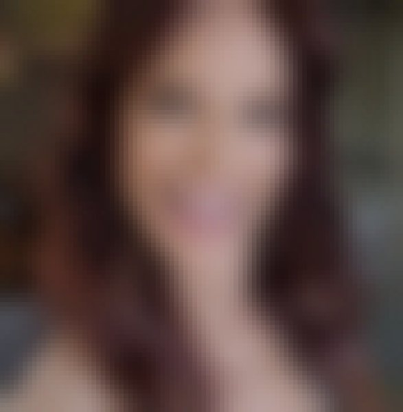 Elizabeth, 41, France