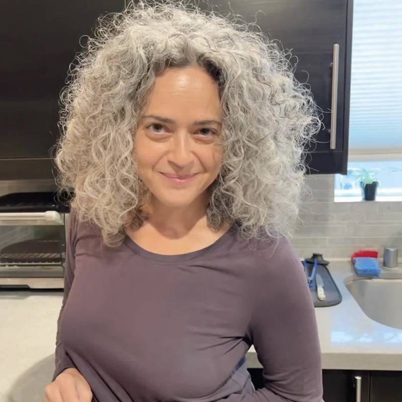 Victoria, 46, Cook
