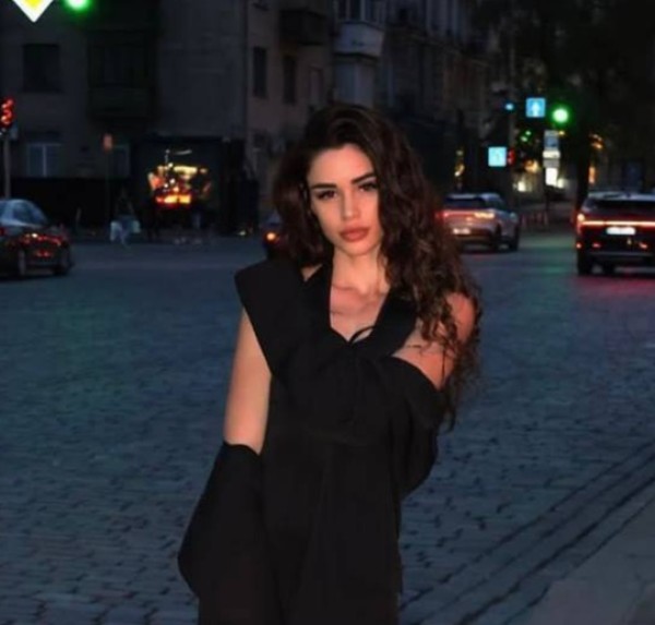 alona, 35, East Hampton