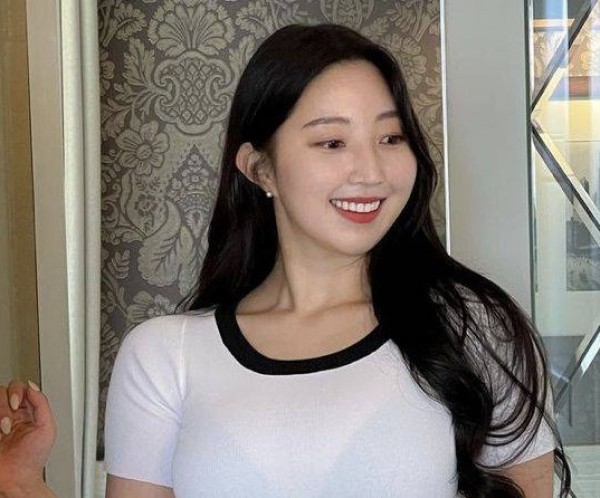 Fang, 30, Great Bookham