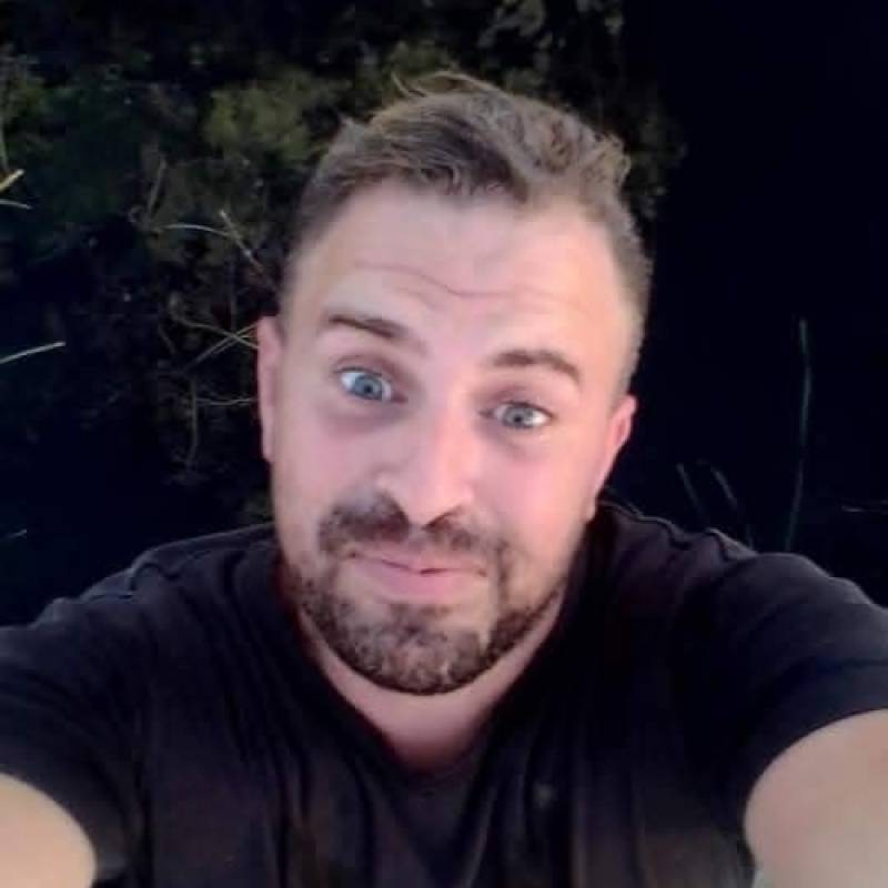 Adem, 40, Ipele
