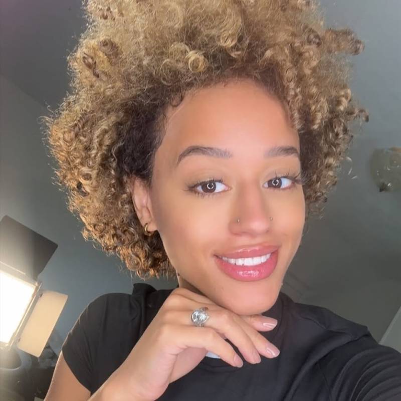 Nickie Brown, 29, Hosir