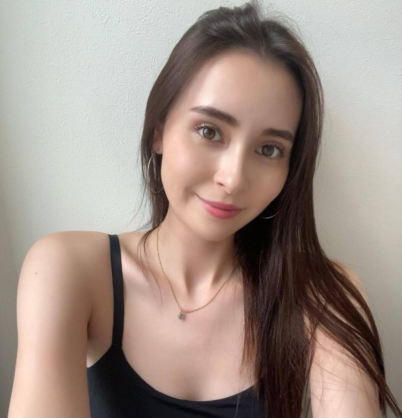 Luna, 36, Easton