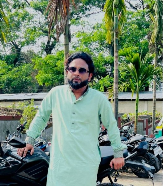 Alom, 25, Luton