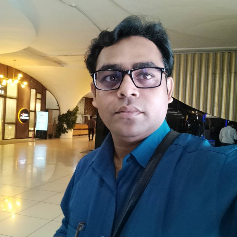 Debial, 26, Bayan Hot