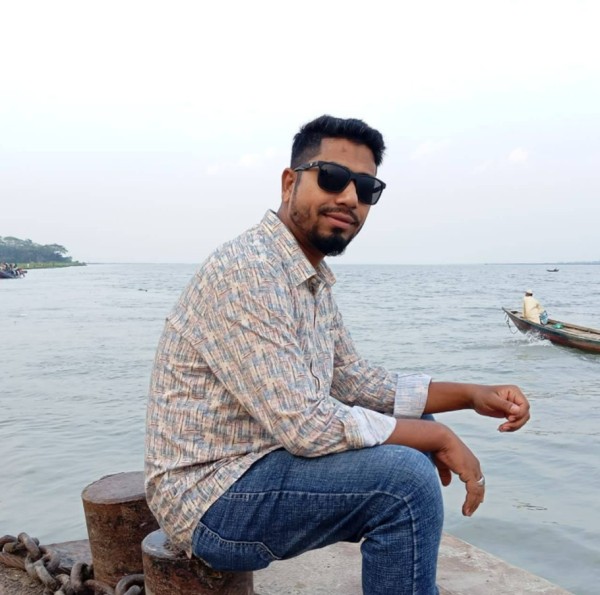 Md Hasan Sikder, 32, Le Petitcouronne