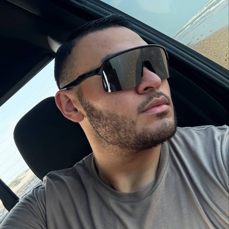 https://letsfreedate.com dating Alejandro in United States