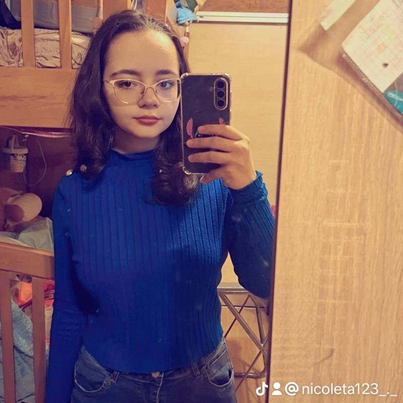 Nicoleta32703 dating